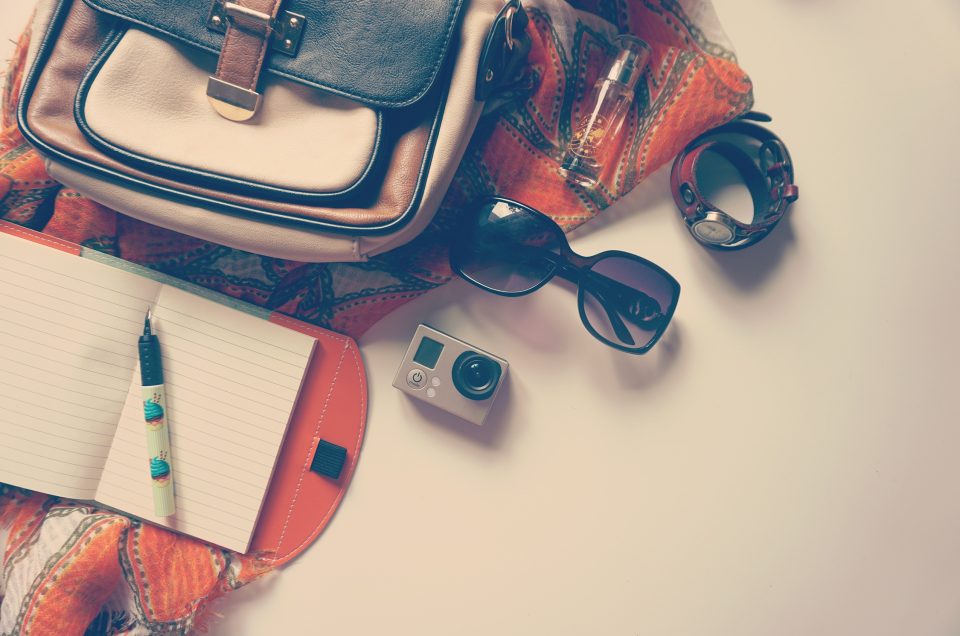 Liste d'accessoires essentiels pour le voyage