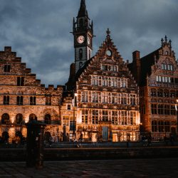 itineraire-belgique-1-semaine-etape-gand-maisons-typiques-eclairees-dans-la-nuit